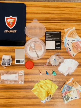 Jesi - Spaccio “a domicilio” in bici elettrica, tre arresti dei carabinieri
